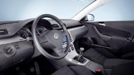 Volkswagen Passat R-Line - widok ogólny wnętrza z przodu