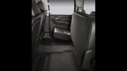 Chevrolet Silverado 2010 - tylna kanapa złożona, widok z boku