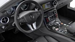 Mercedes SLS AMG Safety Car - kokpit