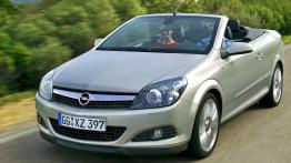 Opel Astra III TwinTop 2007 - widok z przodu