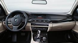 BMW Seria 5 F10 - pełny panel przedni