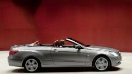 Mercedes Klasa E W212 Kabriolet 500 BlueEFFICIENCY 408KM 300kW 2011-2012