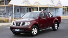 Nissan Navara III King Cab Facelifting 2.5D 190KM 140kW od 2010