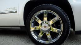 Cadillac Escalade III 6.2 V8 409KM 301kW od 2007