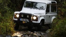 Land Rover Defender 2012 - widok z przodu