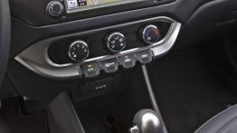 Kia Rio sedan 2012 - konsola środkowa