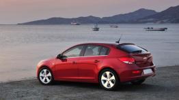 Chevrolet Cruze hatchback 2011 - lewy bok