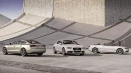 Audi A5 Coupe 2012 - przód - reflektory włączone