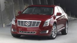 Cadillac XTS - widok z przodu