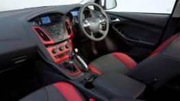 Ford Focus Zetec S - pełny panel przedni