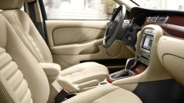 Jaguar X-Type Kombi 2007 - widok ogólny wnętrza z przodu