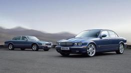 Jaguar XJ - widok z przodu