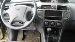 Hyundai Matrix - kokpit