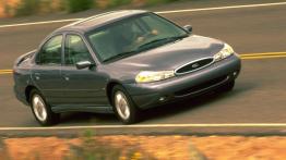 Ford Contour - widok z przodu