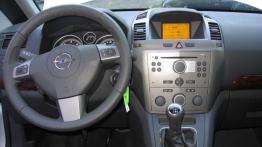 Opel Zafira 1.9 CDTI 150KM - galeria redakcyjna - kokpit