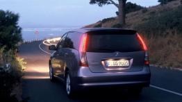 Mitsubishi Grandis 2.4 Intense automat. - widok z tyłu