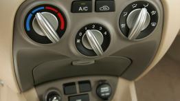 Kia Rio 2005 - panel sterowania wentylacją i nawiewem