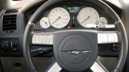 Chrysler 300C SRT8 - deska rozdzielcza