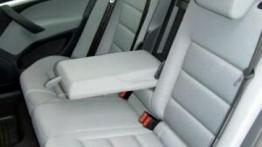 Skoda Octavia II 1.6 Ambiente - galeria redakcyjna - tylna kanapa