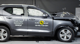  Volvo XC40 D4 AWD Momentum