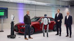 Nowy "pracownik" BMW ma koła zamiast nóg i nie zna zmęczenia. Robot AEON rusza do pracy w zakładzie w Lipsku