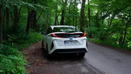 Czy wtyczka bardzo zmienia wygląd samochodu? Porównanie Priusa Plug-in z odmianą hybrydową Prius HEV