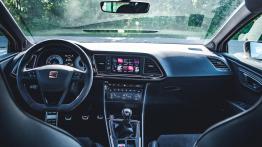 Peugeot 308 GTi czy Seat Leon Cupra R – co da więcej radości z jazdy?