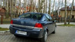 Opel Astra III sedan 1.3 CDTI - spory sedan dla oszczędnych