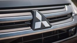 Mitsubishi Outlander PHEV (MY16) - dialog z klientem