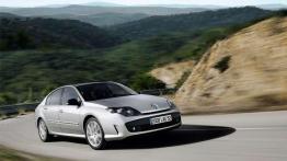 Renault Laguna GT z czterema skrętnymi kołami