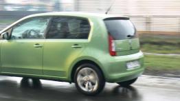 Jak dodatkowe kilogramy wpływają na dynamikę samochodu?