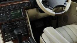 Cztery dziesięciolecia luksusowej terenówki - Land Rover Range Rover