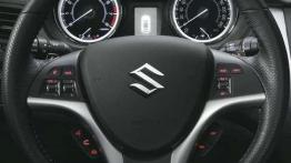 Pierwsza limuzyna Suzuki