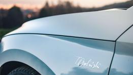 Skoda Superb Atelier - galeria redakcyjna - emblemat boczny