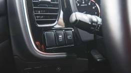 Mitsubishi Outlander 2.0 4WD CVT - galeria redakcyjna - panel sterowania pod kierownic?