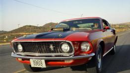 Ford Mustang - krótka historia sportowego Forda - widok z przodu