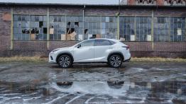 Lexus NX 300 - galeria redakcyjna (3) - lewy bok