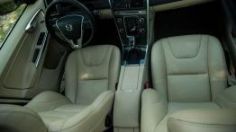 Volvo XC60 Facelifting 2.0 D4 181KM - galeria redakcyjna - widok ogólny wnętrza z przodu