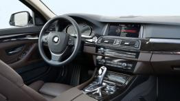 BMW serii 5 F11 520d Touring (2015) - kokpit
