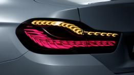 BMW M4 Concept Iconic Lights (2015) - lewy tylny reflektor - włączony