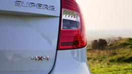 Skoda Superb II Outdoor 2.0 TDI CR - galeria redakcyjna - prawy tylny reflektor - wyłączony