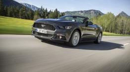 Ford Mustang VI Cabrio EcoBoost (2015) - wersja europejska - widok z przodu