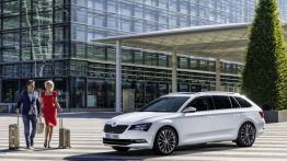 Skoda Superb III Combi (2015) - widok z przodu