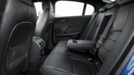 Jaguar XE 2.5t R-Sport Bluefire (2015) - widok ogólny wnętrza