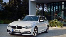 BMW 320d EfficientDynamics Touring Facelifting (2015) - widok z przodu