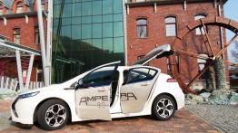 Opel Ampera Hatchback 5d Elektryczny 150KM - galeria redakcyjna - lewy bok