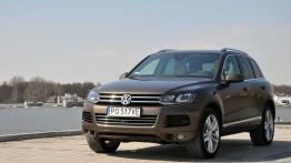 Volkswagen Touareg II SUV 4.2 V8 TDI 340KM - galeria redakcyjna - widok z przodu