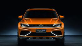Volkswagen CrossBlue Coupe Concept (2013) - przód - reflektory włączone