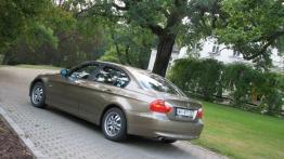 BMW Seria 3 E90 Sedan 318i - galeria redakcyjna - widok z tyłu
