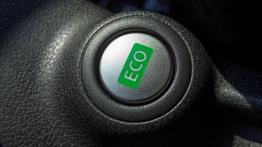 Nissan Note II 1.5 dCi (2013) - tunel środkowy między fotelami